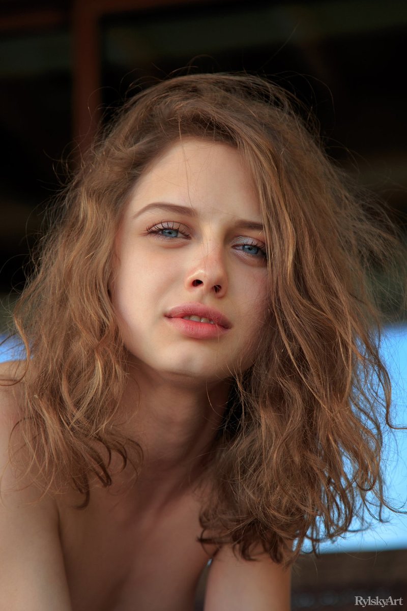 Маша, 18